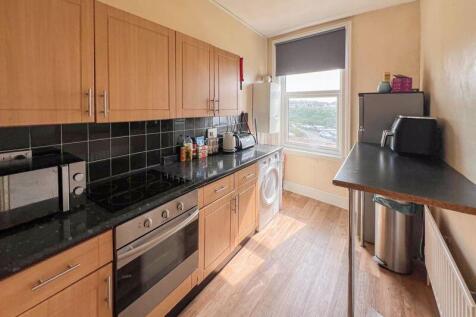 Flat 2, 7 Royal Avenue West