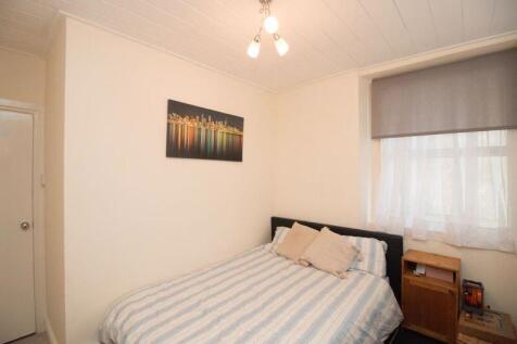 Flat 2, 7 Royal Avenue West