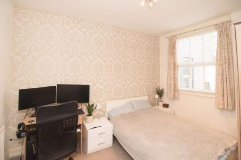 Flat 2, 7 Royal Avenue West