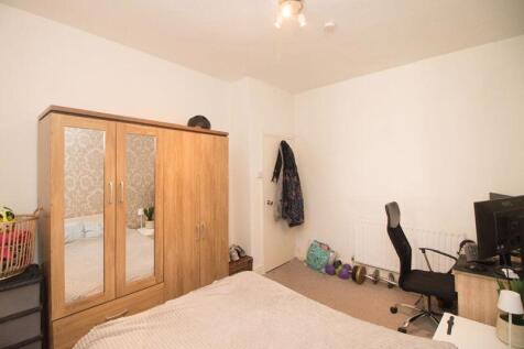 Flat 2, 7 Royal Avenue West