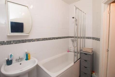 Flat 2, 7 Royal Avenue West
