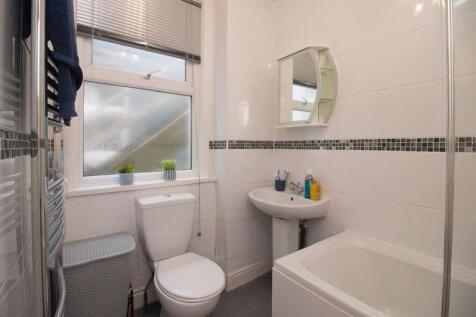 Flat 2, 7 Royal Avenue West