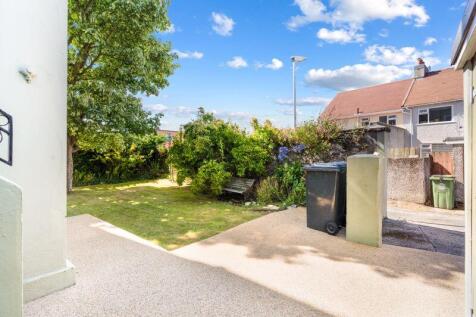 Flat 2, 30 Hawarden Avenue