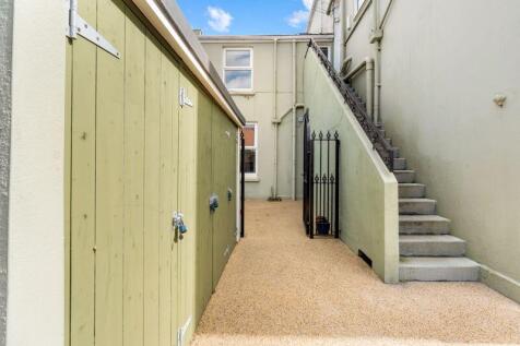 Flat 2, 30 Hawarden Avenue