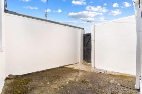Flat 2, 30 Hawarden Avenue