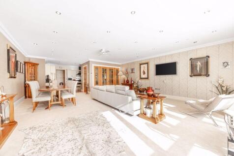 34 Majestic Apartments