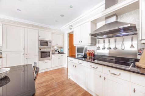 34 Majestic Apartments