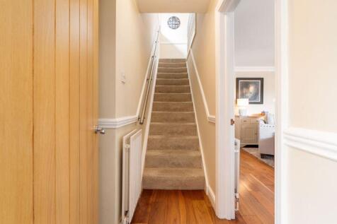 10 Larch Hill