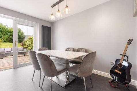 10 Larch Hill