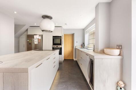 10 Larch Hill