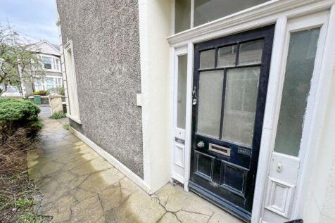 20 Selbourne Drive - Flat 1