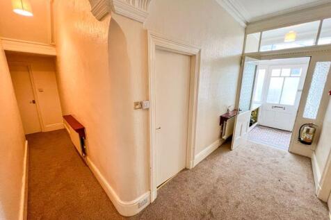 20 Selbourne Drive - Flat 1