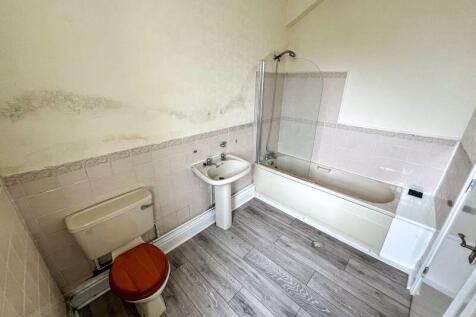 20 Selbourne Drive - Flat 1