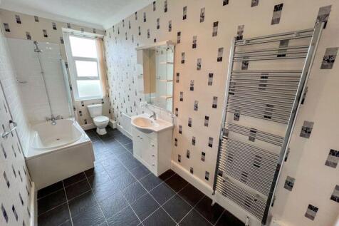 20 Selbourne Drive - Flat 2