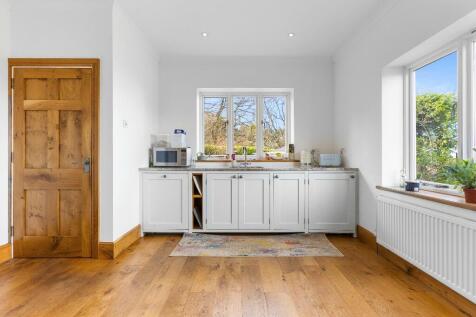 Kitchen dining