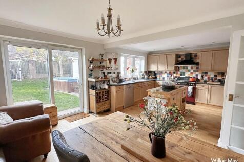 Dining into kitchen