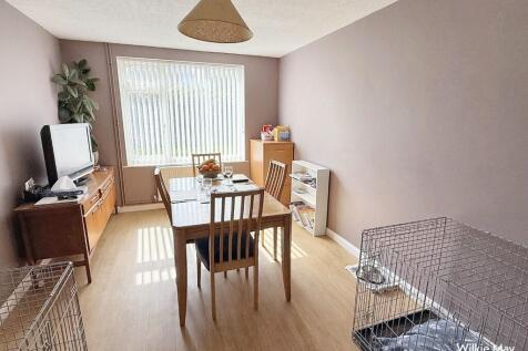 Dining/bedroom