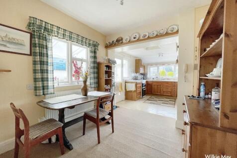 Dining into kitchen
