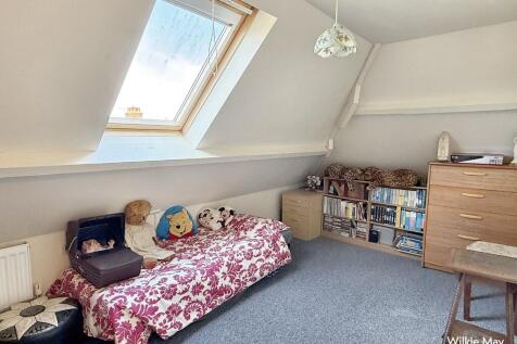 2nd floor bedroom