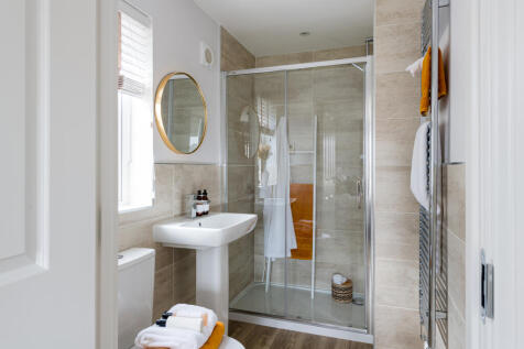 en suite in 4 bedroom home