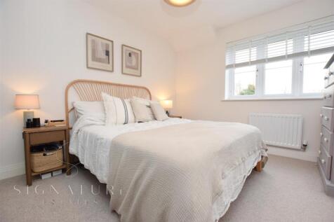 Master Bedroom 1 (3).jpg