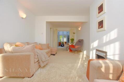 Living Room 1 (16).jpg