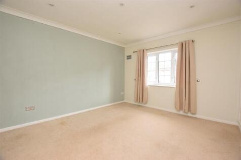 Living Room (2).jpg