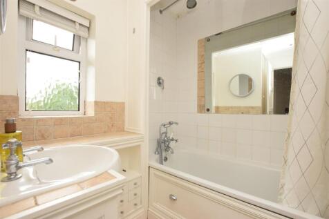 Bathroom (14).jpg