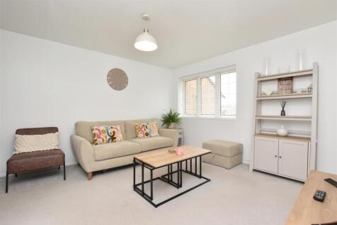 Living Room (3).jpg