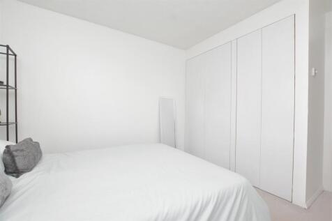 Bedroom 1 (3).jpg