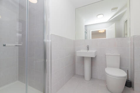 MASTER ENSUITE