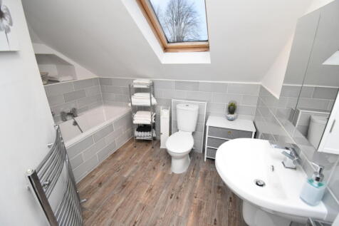 UPSTAIRS BATHROOM