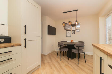 56 Barskiven Circle Paisley PA1 2FA 3L-12