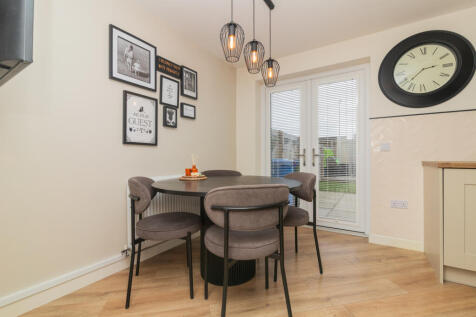 56 Barskiven Circle Paisley PA1 2FA 3L-7