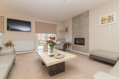 19 Accord avenue Paisley  PA2 7DN 3L-3