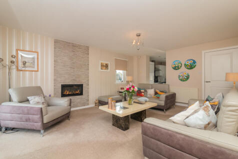 19 Accord avenue Paisley  PA2 7DN 3L-6