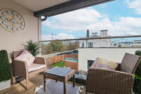 19 Accord avenue Paisley  PA2 7DN 3L-24