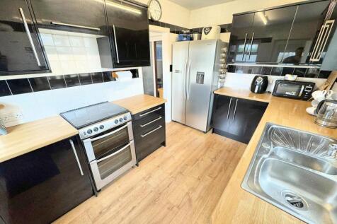 Kitchen 2.JPG