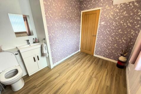 Bedroom with wc.JPG