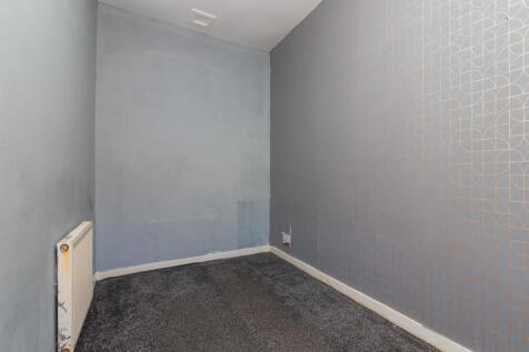 316 Gladsmuir rd Hillington Glasgow G52 2LQ L-21