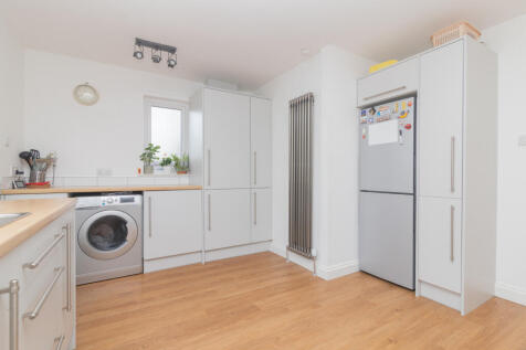 32 torbracken howwood, johnstone pa9 1dy L-12