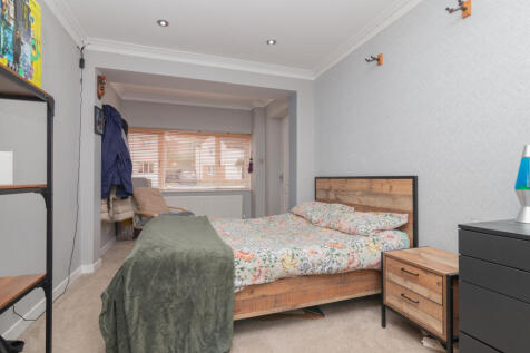32 torbracken howwood, johnstone pa9 1dy L-15