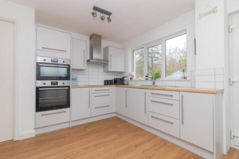 32 torbracken howwood, johnstone pa9 1dy L-9