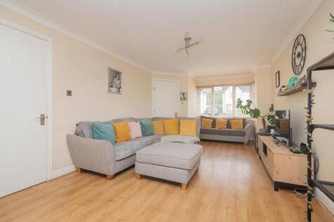32 torbracken howwood, johnstone pa9 1dy L-7