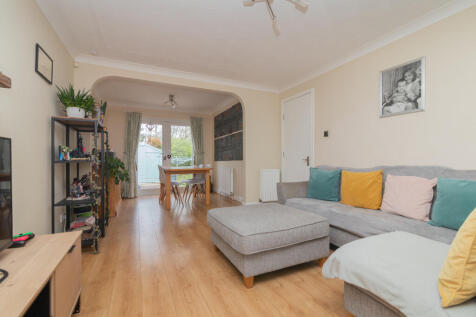 32 torbracken howwood, johnstone pa9 1dy L-2