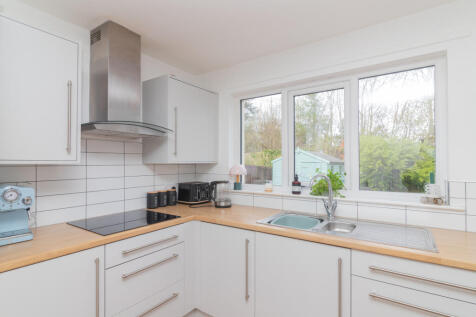 32 torbracken howwood, johnstone pa9 1dy L-13