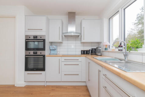 32 torbracken howwood, johnstone pa9 1dy L-10