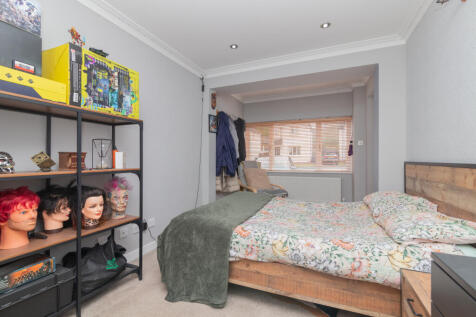 32 torbracken howwood, johnstone pa9 1dy L-16