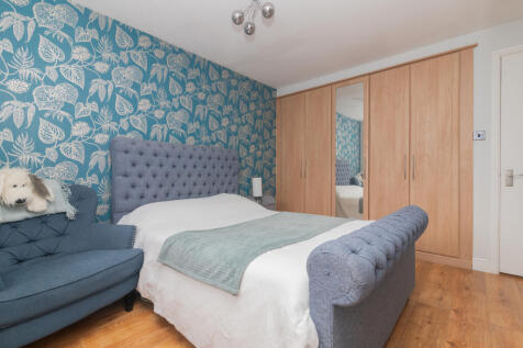 32 torbracken howwood, johnstone pa9 1dy L-24