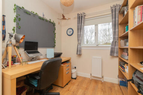 32 torbracken howwood, johnstone pa9 1dy L-33